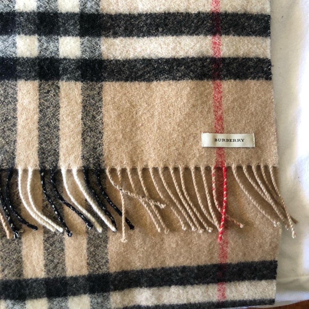 ❤️Beautiful Burberry Scarf❤️